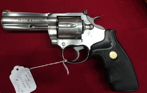 Colt King Cobra ( .357 Magnum ) .